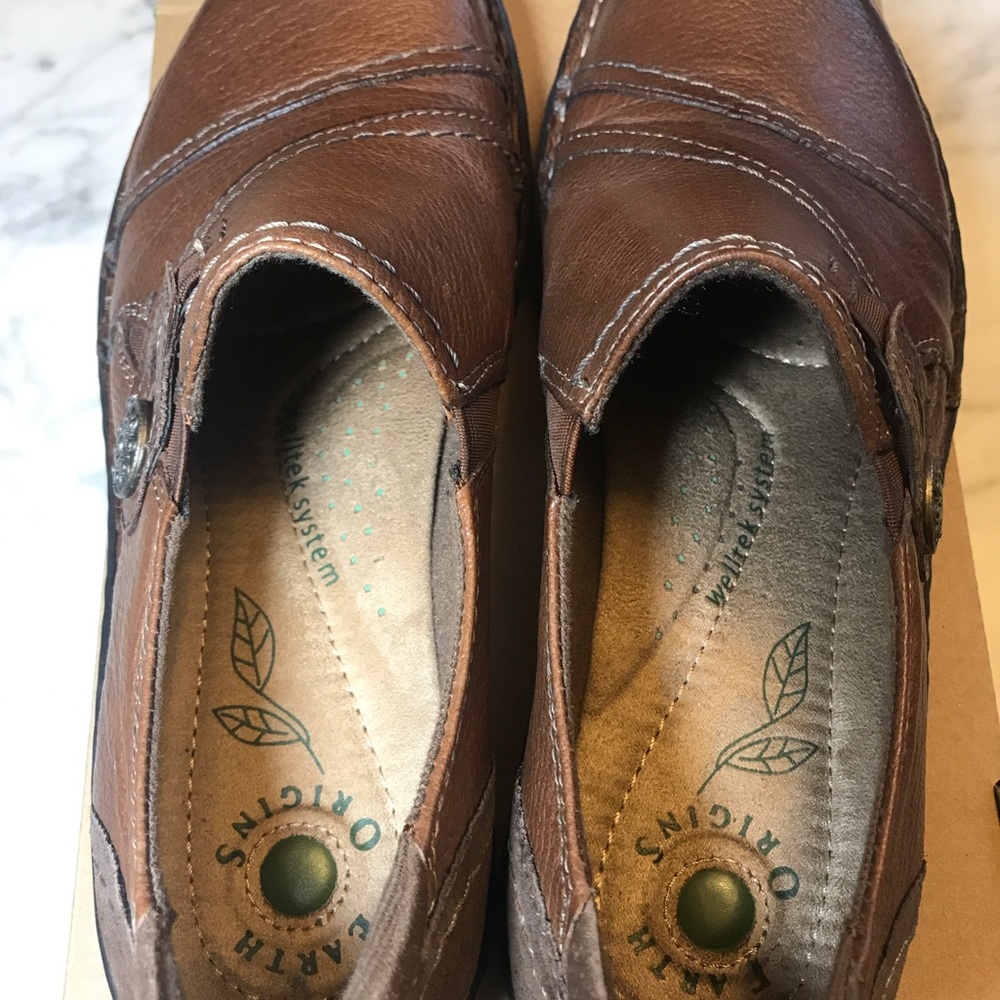 Earth Origins Women’s Brown Leather Loafer - Picture 5 of 7